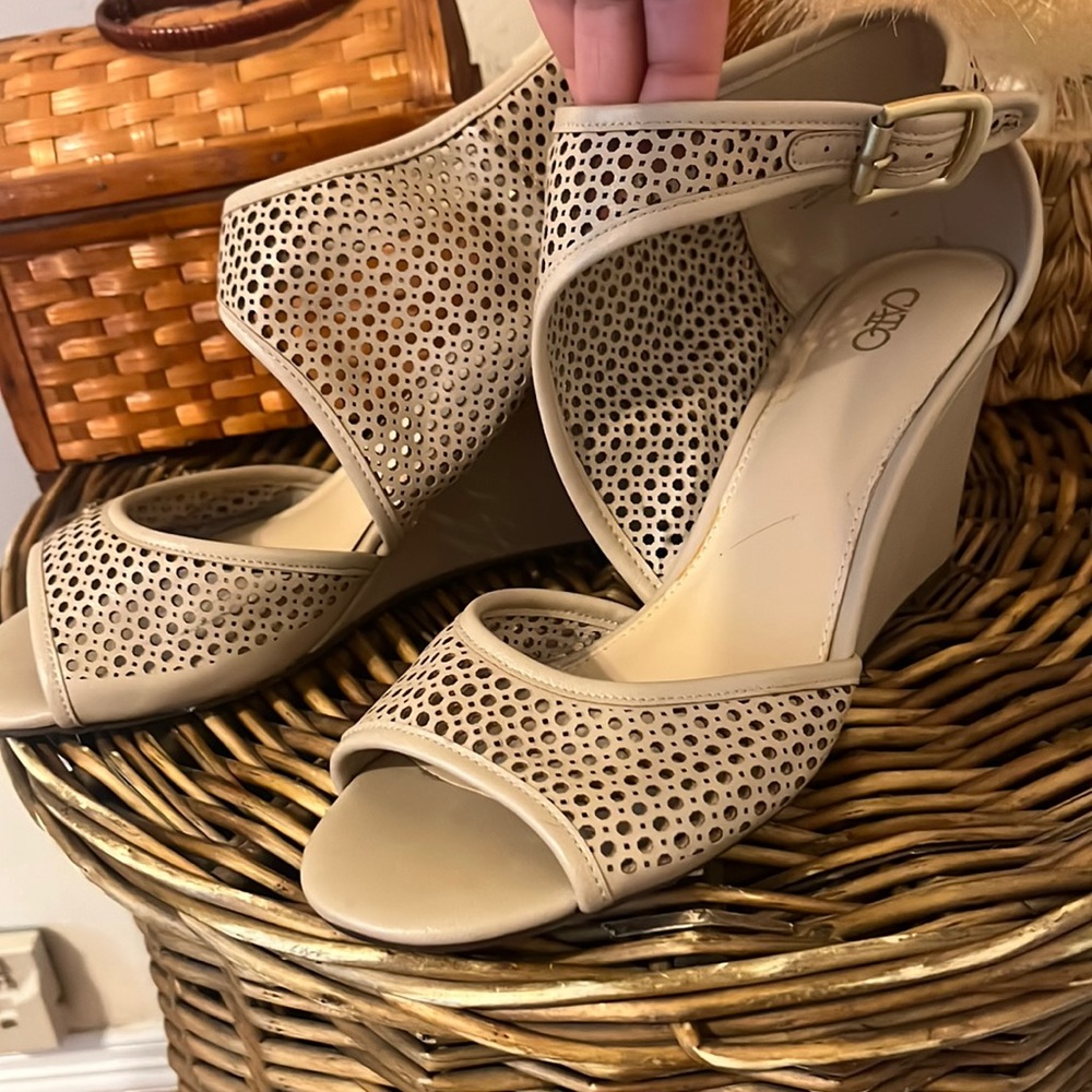 Tan Wedge Peep Toe Sandals/ Size 10 / 3 inch / Cato